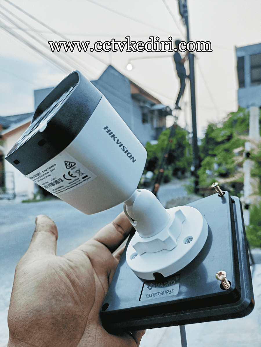 <p>Dengan adanya pemasangan CCTV akan sangat membantu anda dalam menjaga barang berharga anda dan juga orang yang anda sayangi agar tidak terjadi hal-hal yang tidak di inginkan oleh siapapun termasuk juga anda, terkadang orang yang ingin berbuat jahat tidak di ketahui oleh siapapun, maka dari itu rekamana ini akan sangat membantu untuk memantau kemanan.</p>
